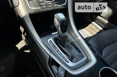 Седан Ford Fusion 2016 в 