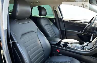 Седан Ford Fusion 2016 в 