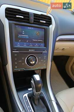 Седан Ford Fusion 2016 в 