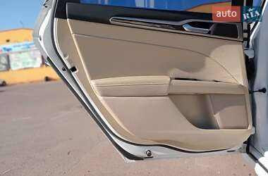 Седан Ford Fusion 2016 в 