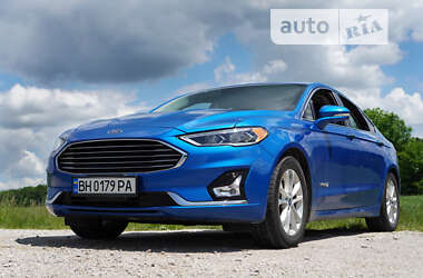 Седан Ford Fusion 2019 в Одесі