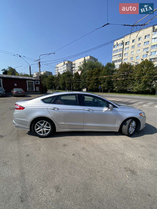 Седан Ford Fusion 2014 в Львові