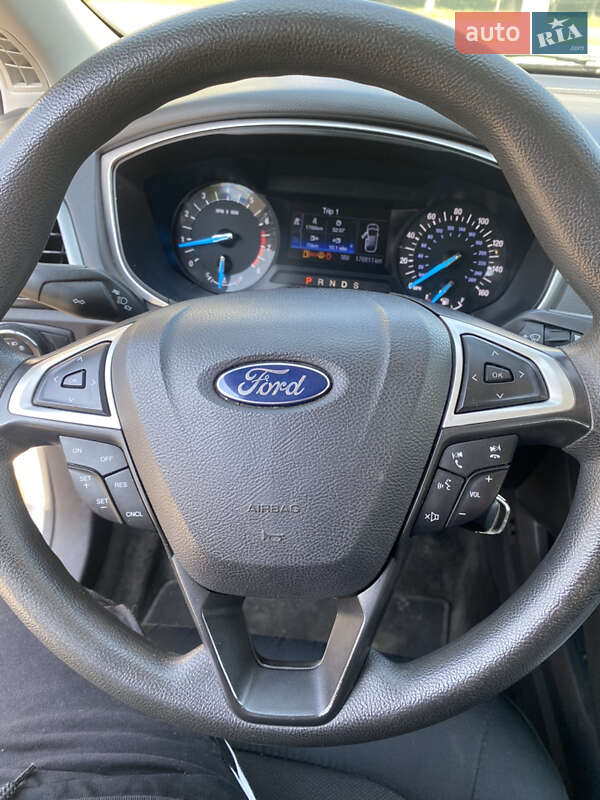 Седан Ford Fusion 2014 в Львові