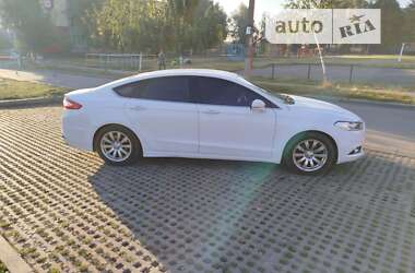 Седан Ford Fusion 2015 в 
