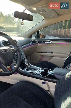 Седан Ford Fusion 2013 в 