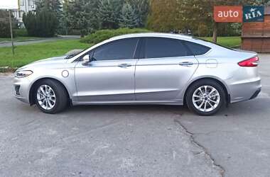 Седан Ford Fusion 2019 в 