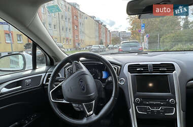 Седан Ford Fusion 2017 в 