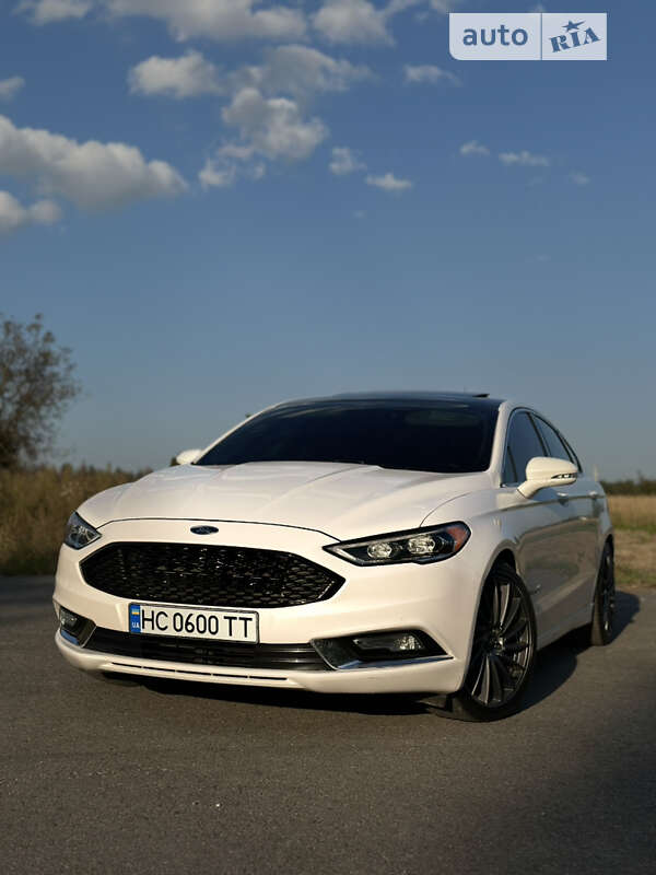 Седан Ford Fusion 2016 в 