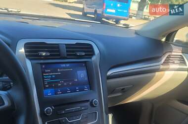 Седан Ford Fusion 2018 в 