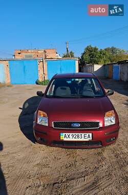 Хэтчбек Ford Fusion 2003 в 