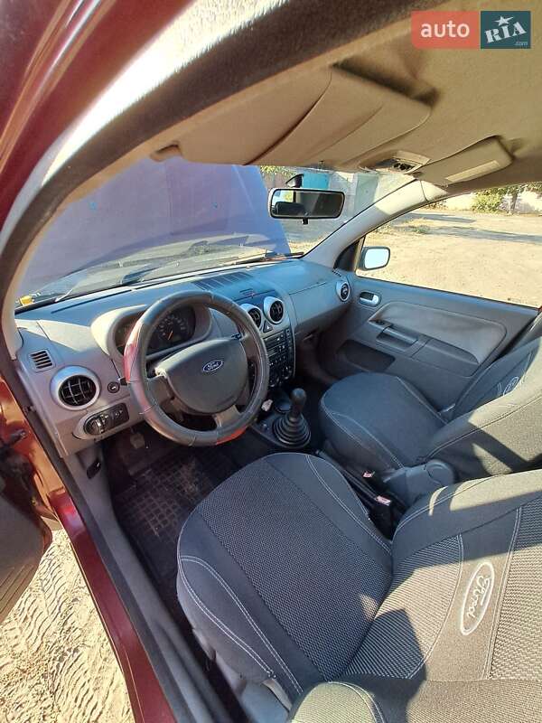 Хетчбек Ford Fusion 2003 в Безлюдівці