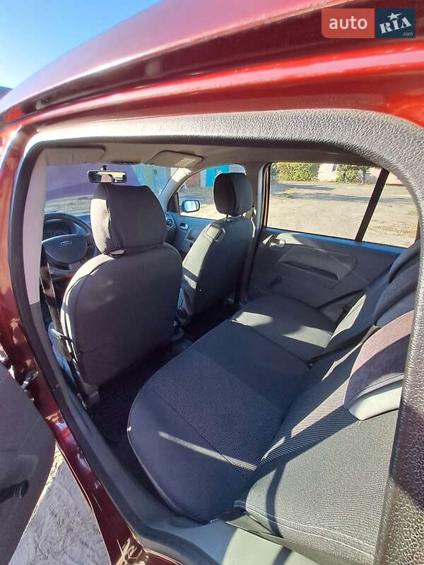 Хетчбек Ford Fusion 2003 в Безлюдівці
