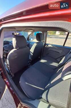 Хэтчбек Ford Fusion 2003 в 