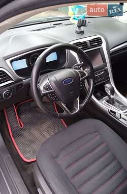 Седан Ford Fusion 2013 в 