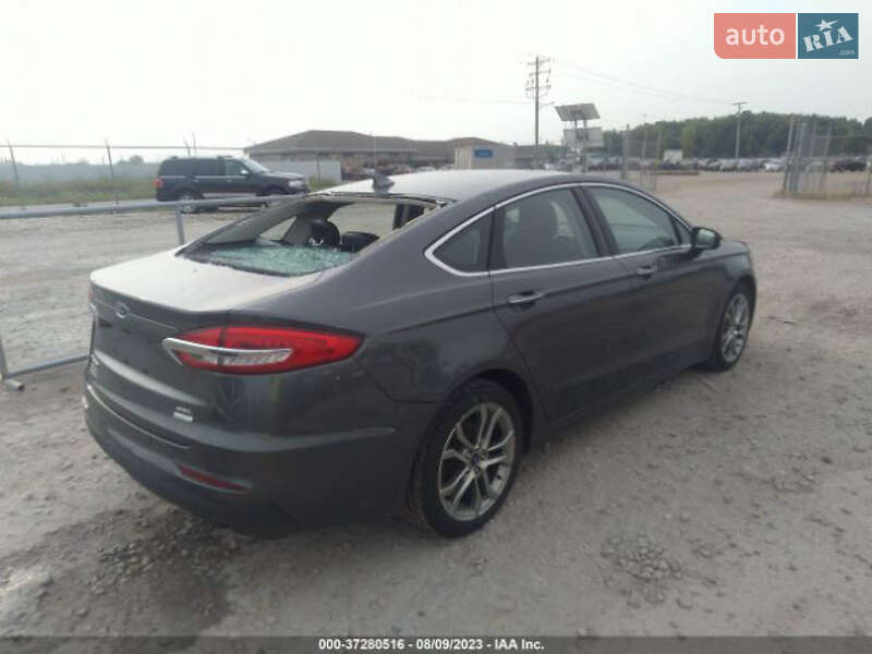 Седан Ford Fusion 2018 в Краснограде