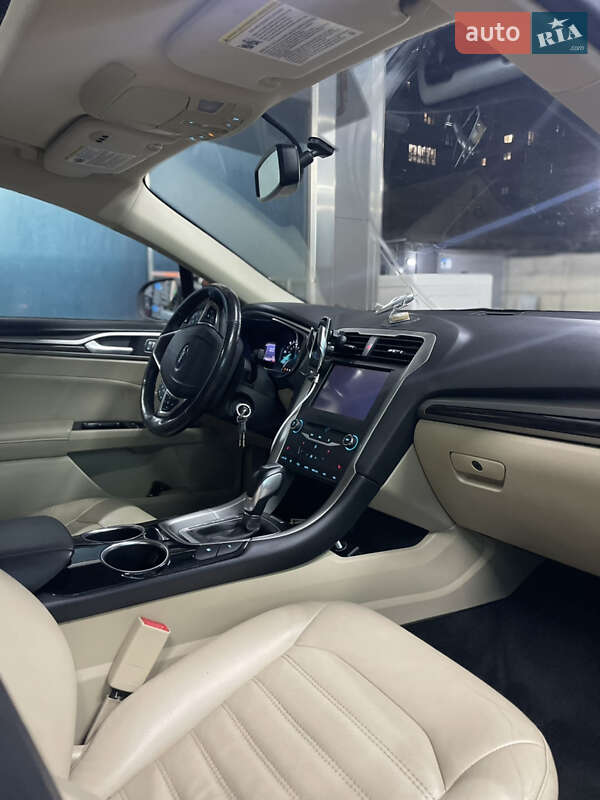 Седан Ford Fusion 2013 в Одесі