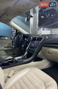 Седан Ford Fusion 2013 в 