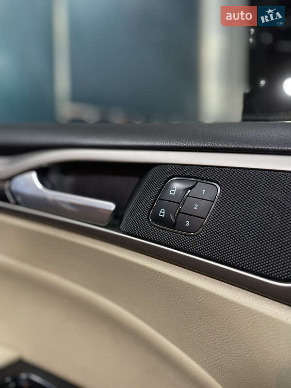 Седан Ford Fusion 2013 в Одесі