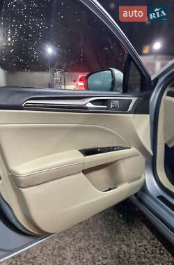 Седан Ford Fusion 2013 в 