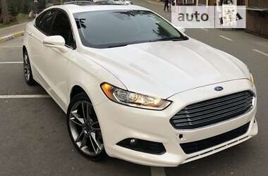 Седан Ford Fusion 2015 в Львові