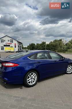 Седан Ford Fusion 2015 в 
