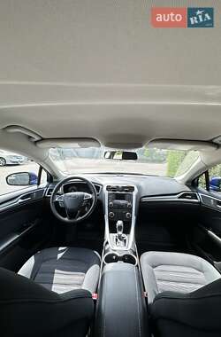 Седан Ford Fusion 2015 в 