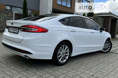 Седан Ford Fusion 2016 в Стрию