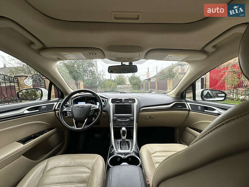 Седан Ford Fusion 2015 в Умані