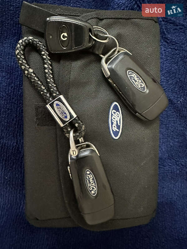Седан Ford Fusion 2015 в Умані