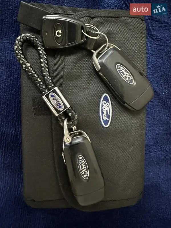 Седан Ford Fusion 2015 в Умані документ