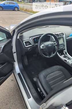 Седан Ford Fusion 2016 в 