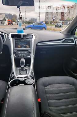Седан Ford Fusion 2016 в 