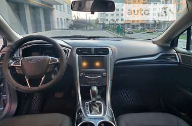 Седан Ford Fusion 2013 в 