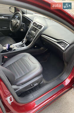Седан Ford Fusion 2015 в 