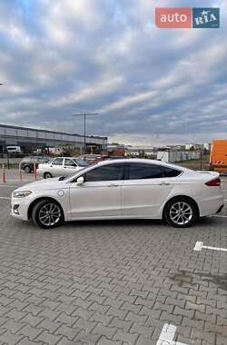 Седан Ford Fusion 2019 в 