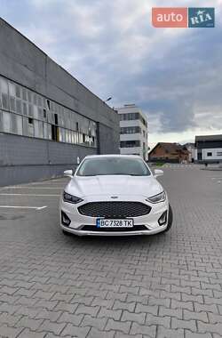 Седан Ford Fusion 2019 в 