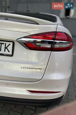 Седан Ford Fusion 2019 в 