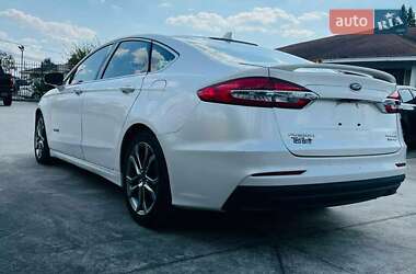 Седан Ford Fusion 2019 в 
