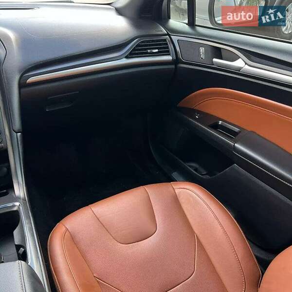 Седан Ford Fusion 2019 в Львове