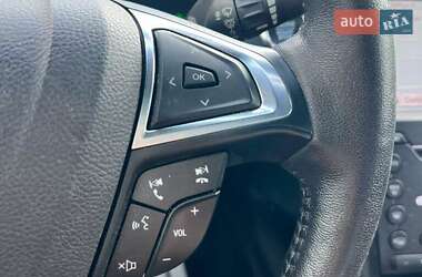 Седан Ford Fusion 2019 в 