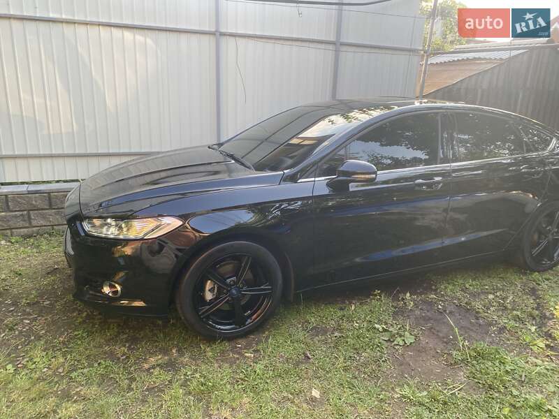 Седан Ford Fusion 2015 в Ужгороді