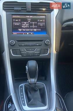 Седан Ford Fusion 2015 в Ужгороде