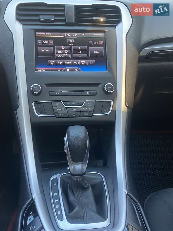 Седан Ford Fusion 2015 в Ужгороді
