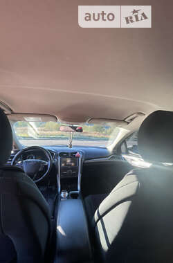 Седан Ford Fusion 2016 в 