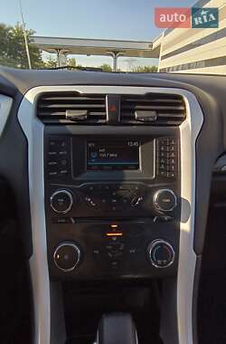 Седан Ford Fusion 2015 в 