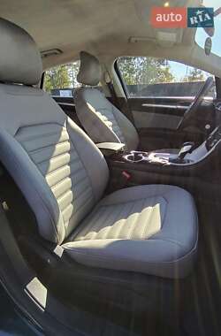 Седан Ford Fusion 2015 в 