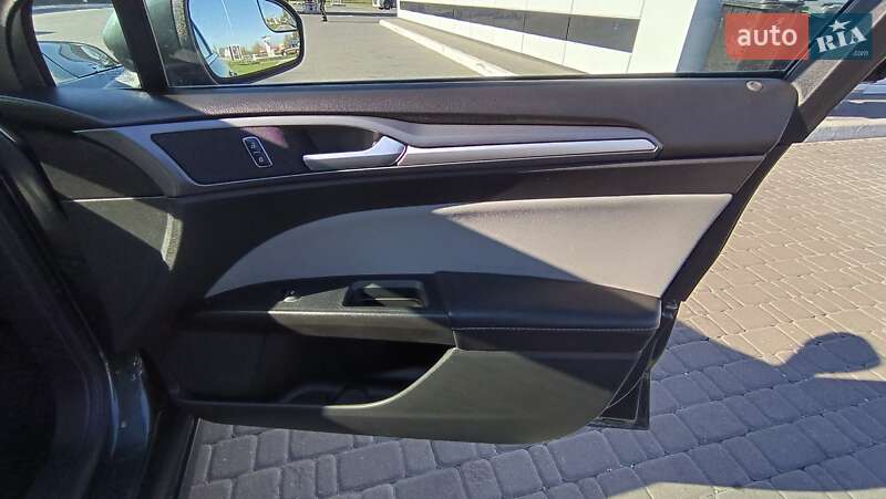 Седан Ford Fusion 2015 в Рівному