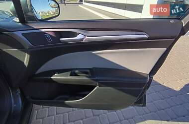 Седан Ford Fusion 2015 в 