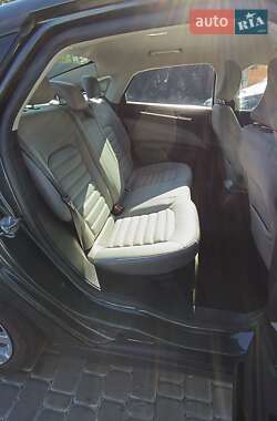 Седан Ford Fusion 2015 в 