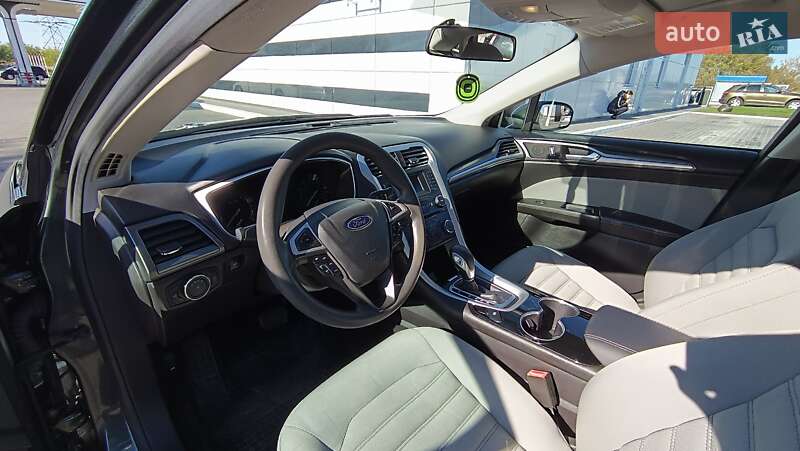 Седан Ford Fusion 2015 в Рівному